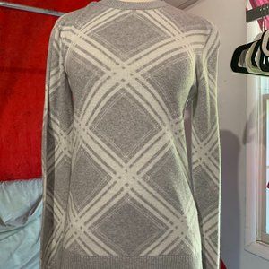 🆕 Grey and white plaid crew neck sweater